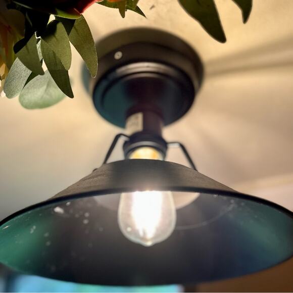 💡 Sleek Black Ceiling Light Fixture – Modern & Unused 💡 - Picture 3 of 6